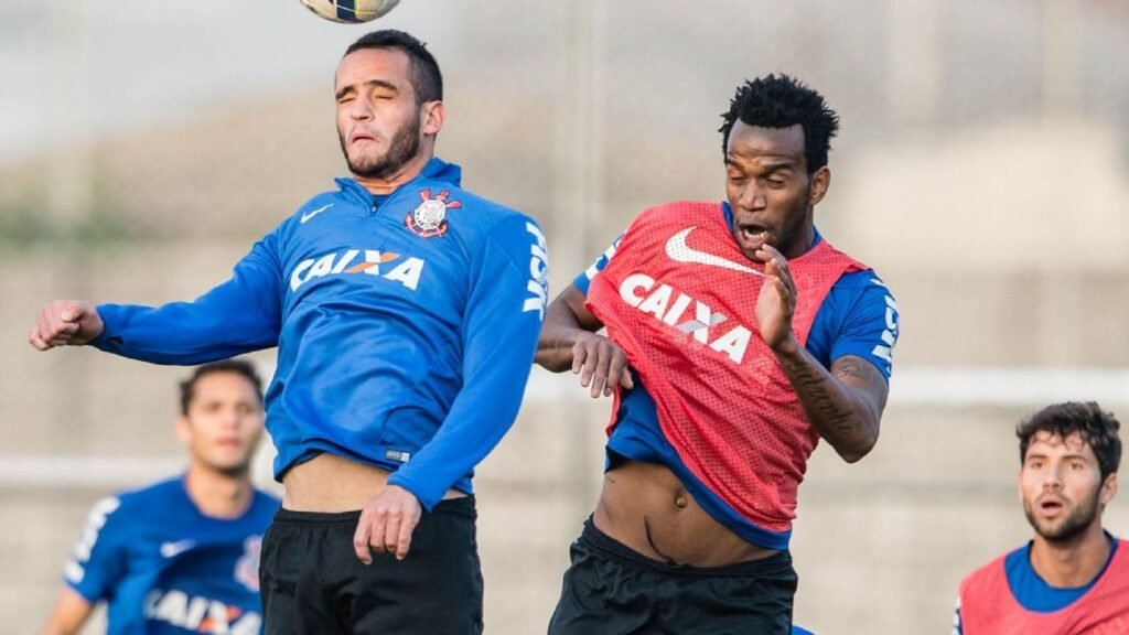 renato-augusto-e-gil-processam-corinthians-e-cobram-quase-r$-17-milhoes-do-clube